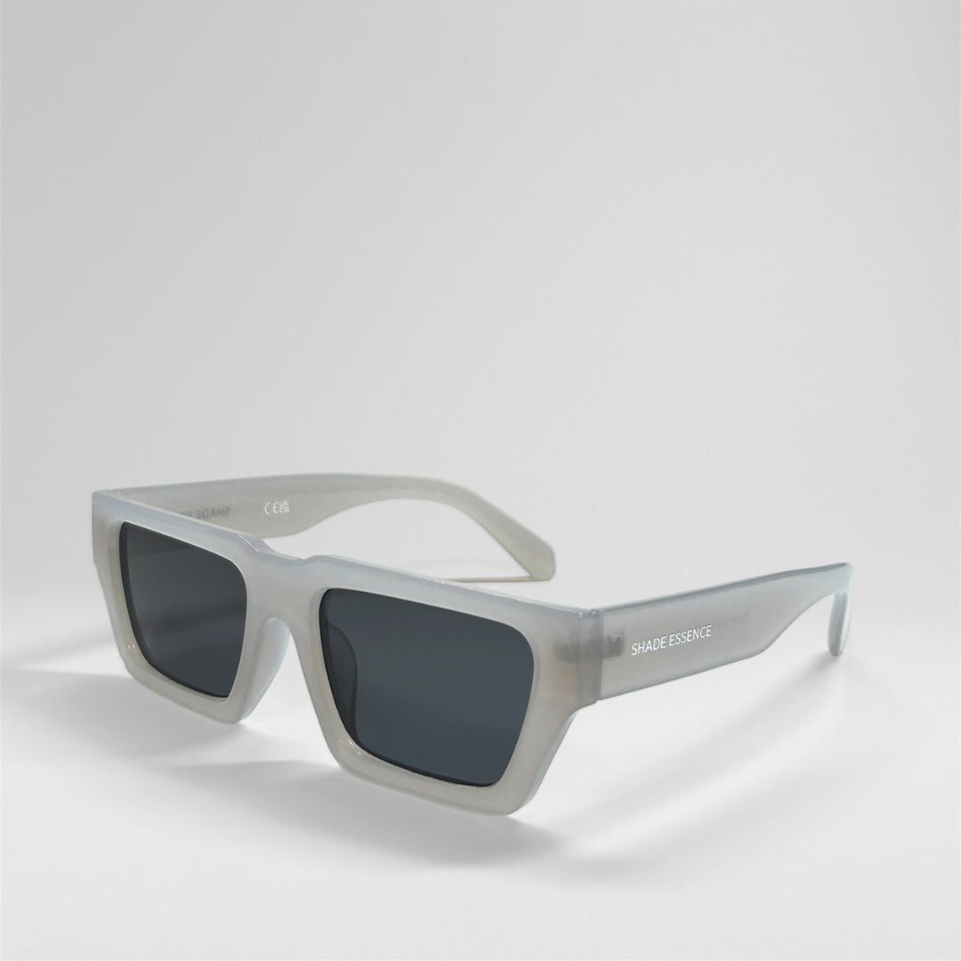 London - Milky-transparent